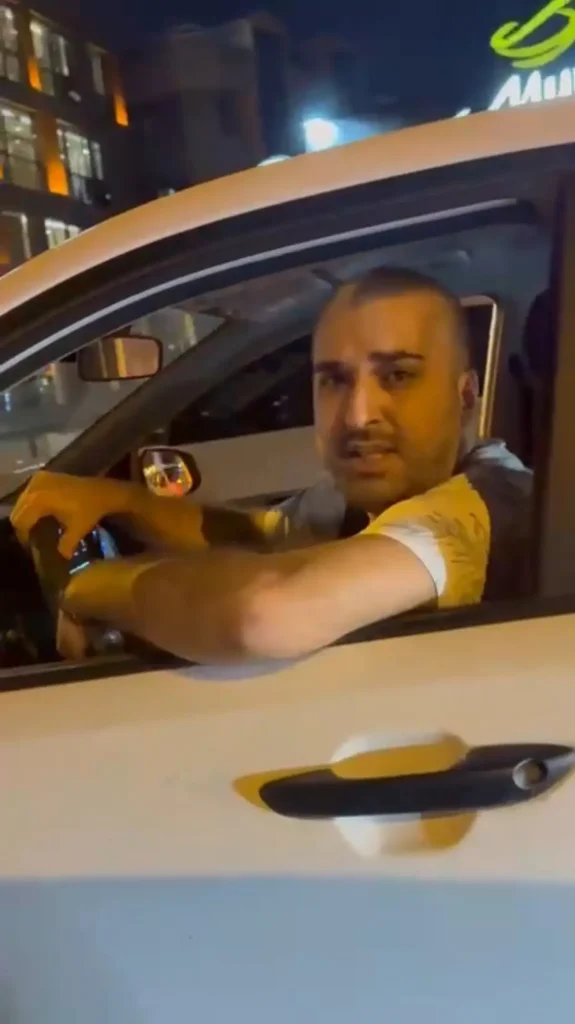 Istanbul Uskudar Da Surucunun Trafikte Yol Ve 19044083 Amp - Yazar Kadın
