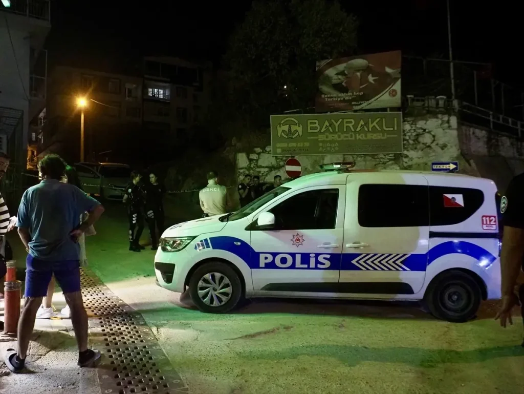 Izmir De Esini Silahla Yaralayip Rehin Alan 19051645 Amp - Yazar Kadın
