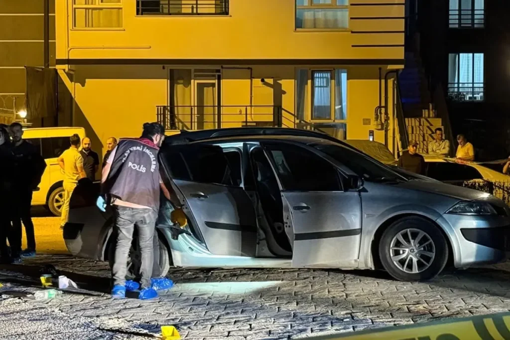 Kocaeli De Ayrilmak Isteyen Sevgili Iki Kisiyi 19043083 281 Amp - Yazar Kadın