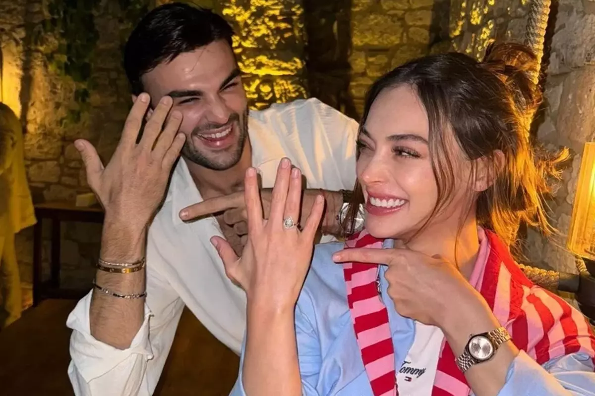 Rabia Soyturk Ve Samet Vurusan Ayriligi Sonrasi 19037653 1854 Amp - Yazar Kadın