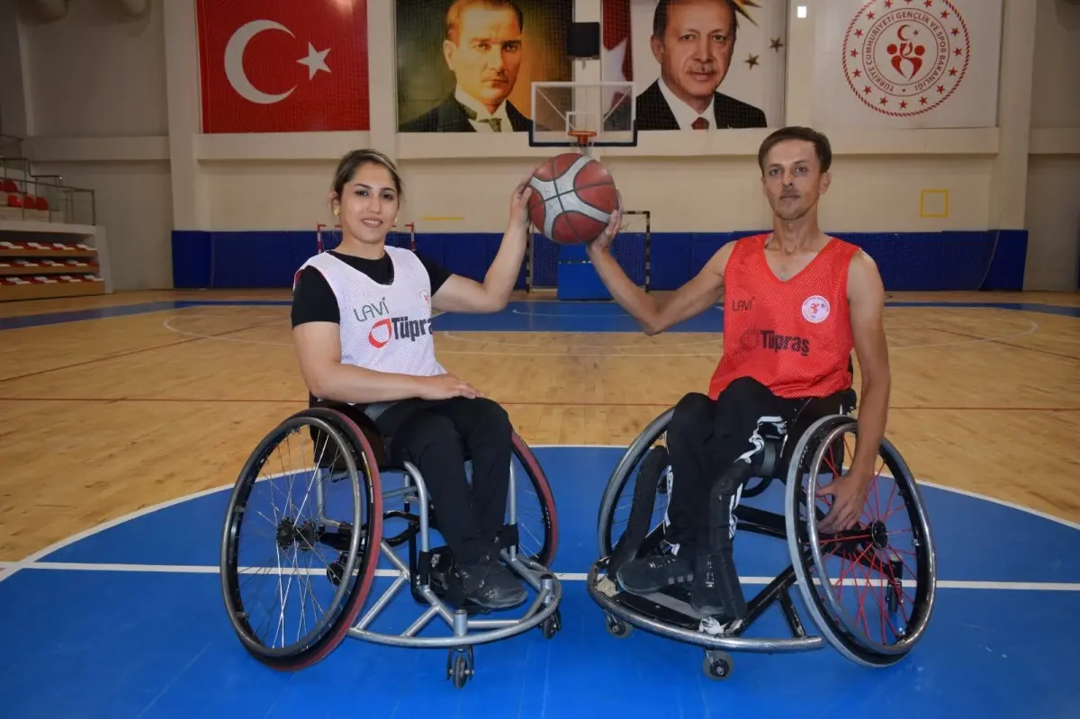 Tekerlekli Sandalyede Baslayan Asklari Evlili 19070913 Amp - Yazar Kadın