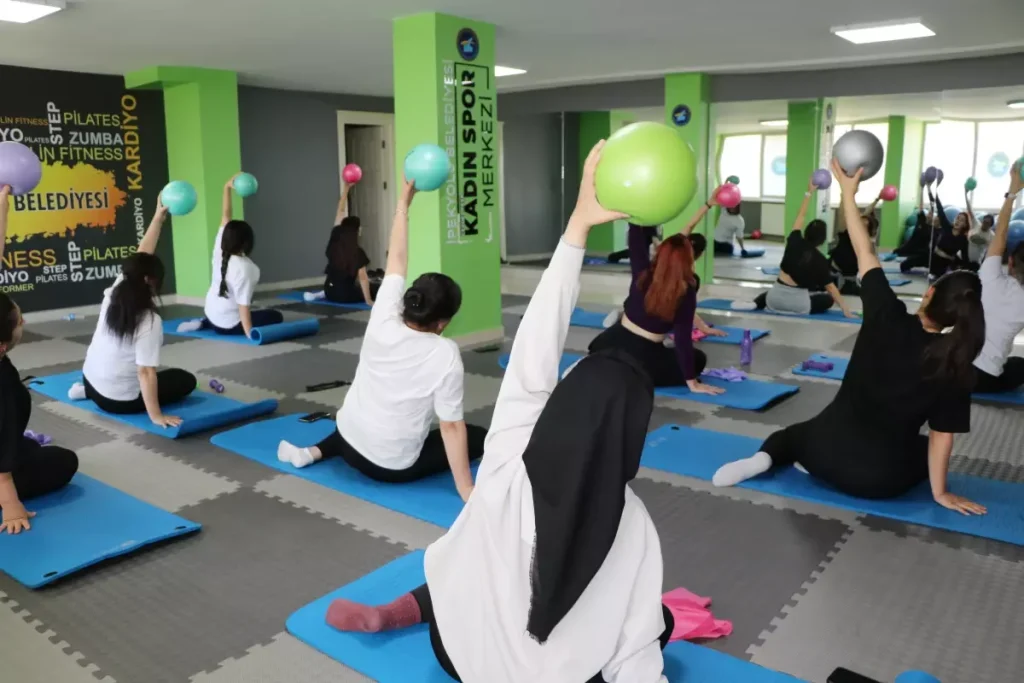 Vanli Kadinlar Spor Yaparak Hem Kilo Veriyor 19076961 Amp - Yazar Kadın