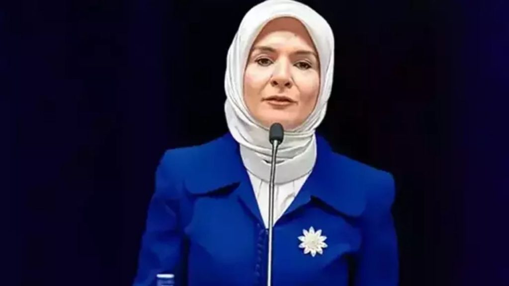 Bakan Göktaş, Canlı Yayında Soruları Cevapladı - Yazar Kadın