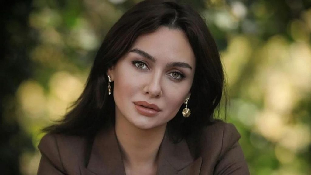 Birce Akalay’dan Yürek Burkan Paylaşım Halasını Genç Yaşta Kaybetti - Yazar Kadın