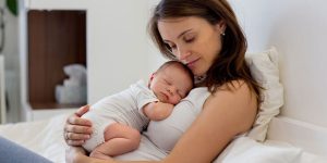 Doğumdan Sonra Adet Ne Zaman Başlar? Anneler İçin Rehber