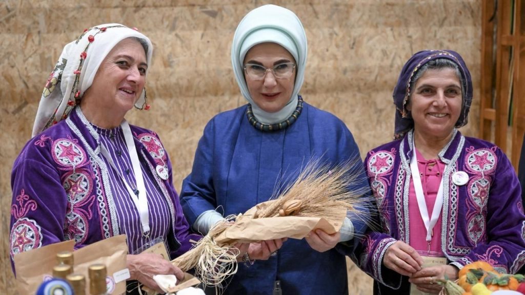 Emine Erdoğan, Kadın Çiftçilere Kutlama Mesajı Gönderdi - Yazar Kadın