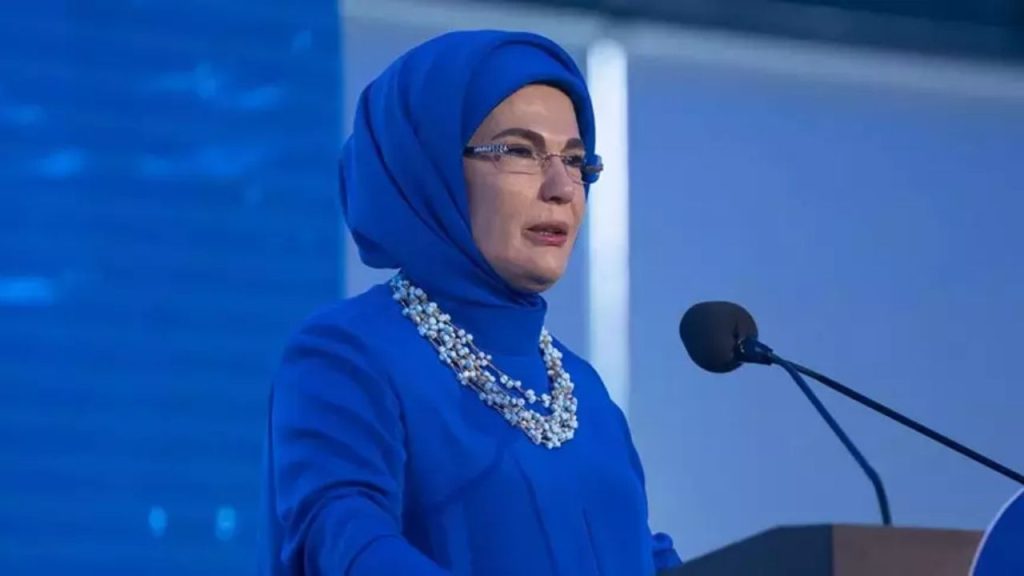 Emine Erdoğan'dan Yaşlılar Günü'ne Özel Mesaj - Yazar Kadın