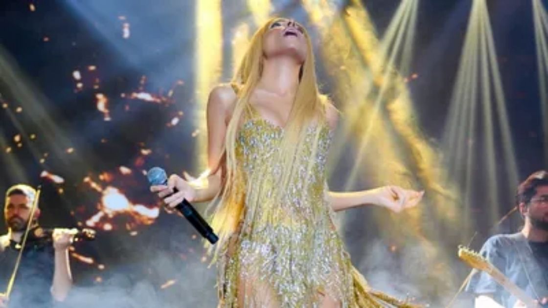 Gülşen'den Sahnede Para Atan Hayranına Anlamlı Tepki “Üzerinde Atatürk Resmi Olan Bir şeyi Nasıl Atarsınız” - Yazar Kadın