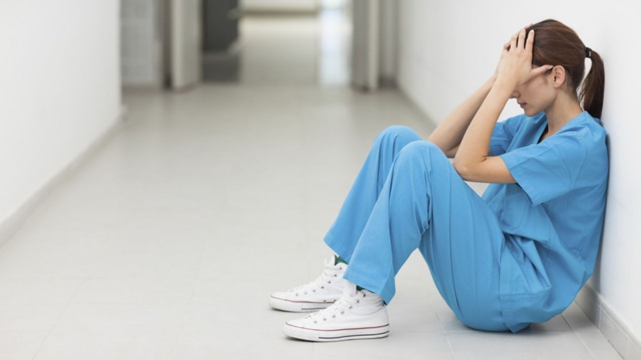 İngiltere’de Hemşirelere Yönelik Irkçı Saldırılarda Endişe Verici Artış Son 3 Yılda Şikayetler Yüzde 55 Yükseldi - Yazar Kadın