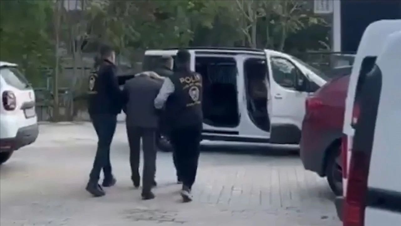 Kadın Sürücüye Saldıran Trafik Zorbası Yakalandı Bakan Yerlikaya Sert Tepki Gösterdi - Yazar Kadın