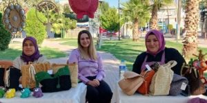 Kadirli’de Kadınlar Doğal Malzemelerle El Emeği Sepetler Yapıyor