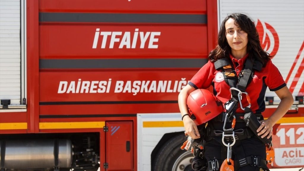 Mersin'in Kadın İtfaiyecileri Zorlu Eğitimlerle Afetlere Hazırlanıyor - Yazar Kadın