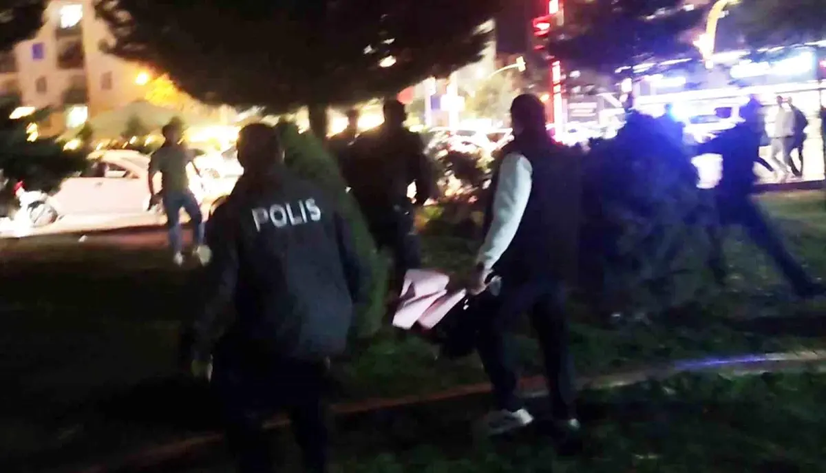 Aksaray Da Eski Yeni Sevgili Kavgasi Hareketl 19188683 Amp - Yazar Kadın