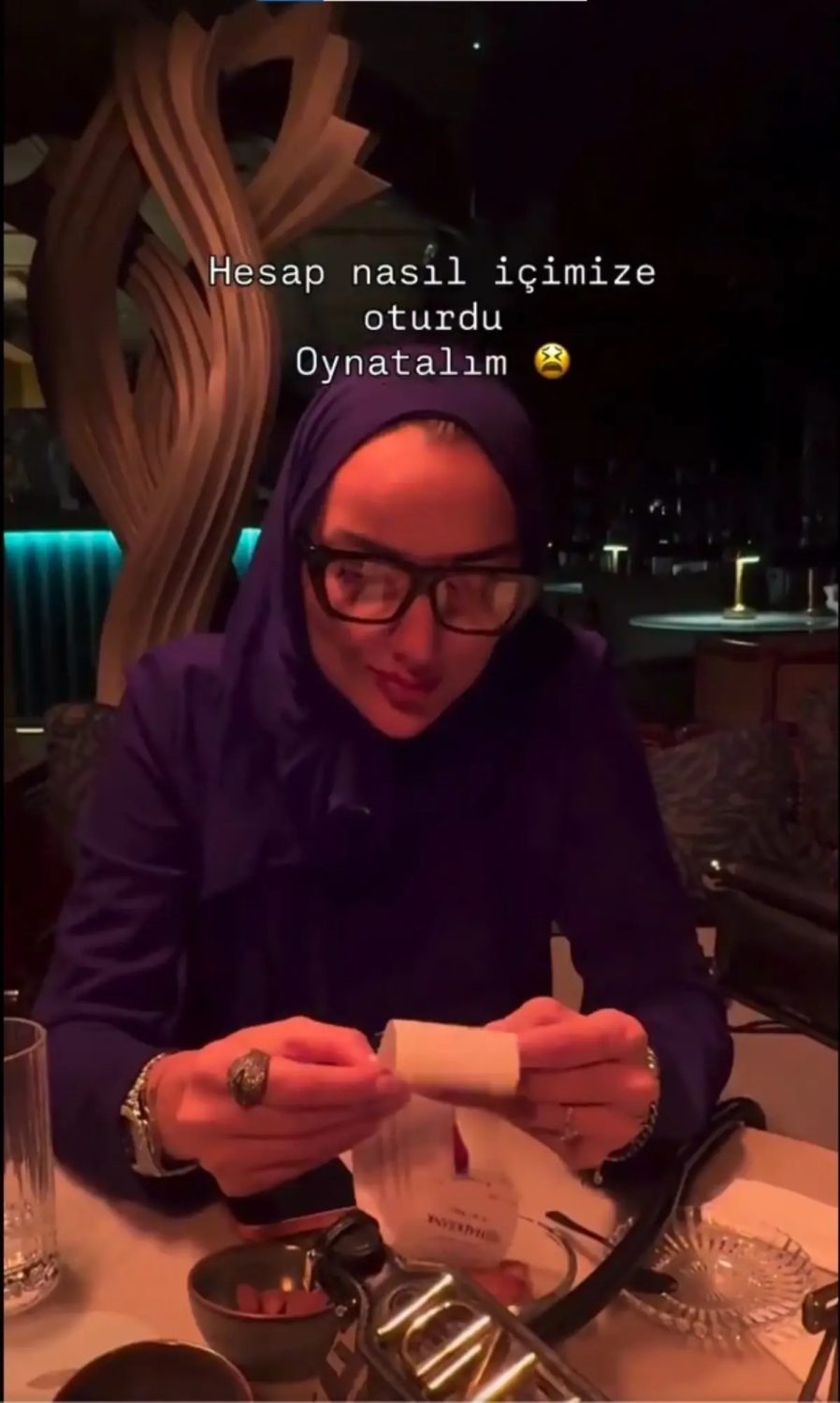 Bir Caya O Kadar Para Verince Kalanlari Yaninda 19185887 8957 Amp - Yazar Kadın