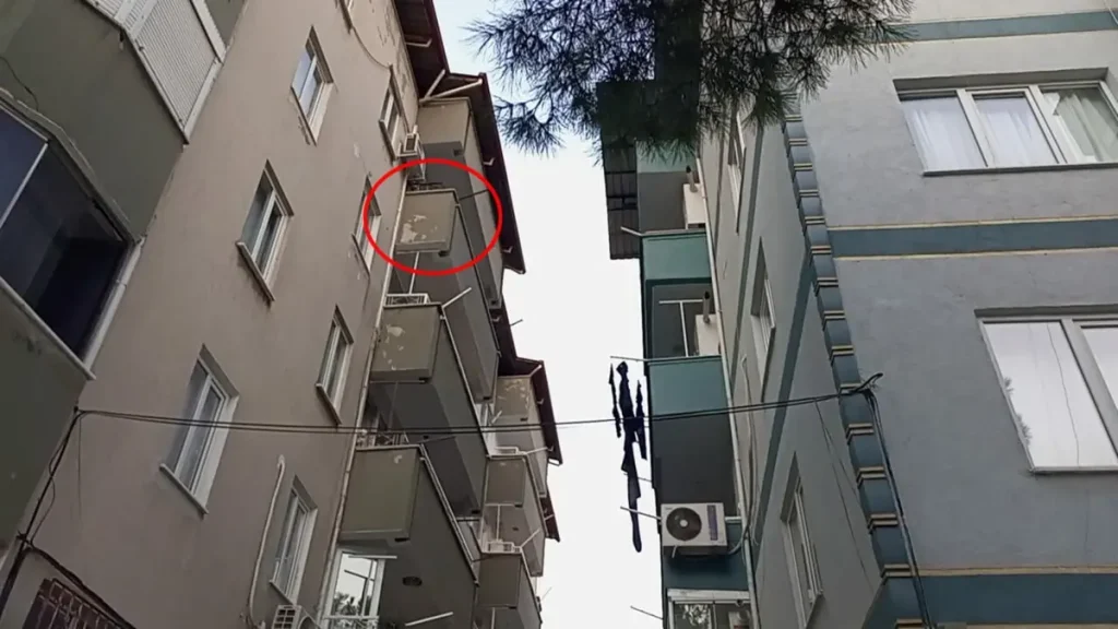 Camasir Asarken 5 Inci Kattan Dusup Oldu 19107328 Amp - Yazar Kadın