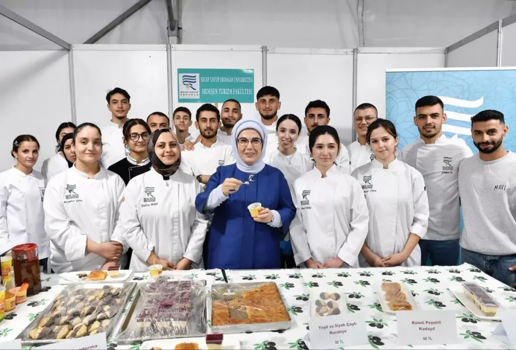 Emine Erdogan Rize De Aromatik Mutfak Kulturu 19136467 Amp - Yazar Kadın