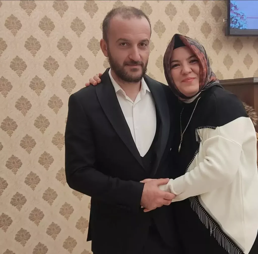 Esini Oldurup Kacmisti Ormanda Parcalanmis Ce 19122062 Amp - Yazar Kadın