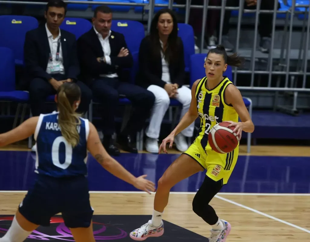 Fenerbahce Opet Lige Galibiyetle Basladi 19115670 Amp - Yazar Kadın