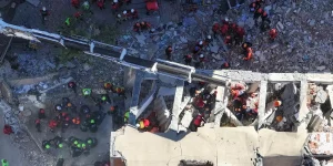 İçişleri Bakan Yardımcısı, Enkazdan Kurtarılan Genç Kızı Ziyaret Etti