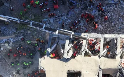 İçişleri Bakan Yardımcısı, Enkazdan Kurtarılan Genç Kızı Ziyaret Etti