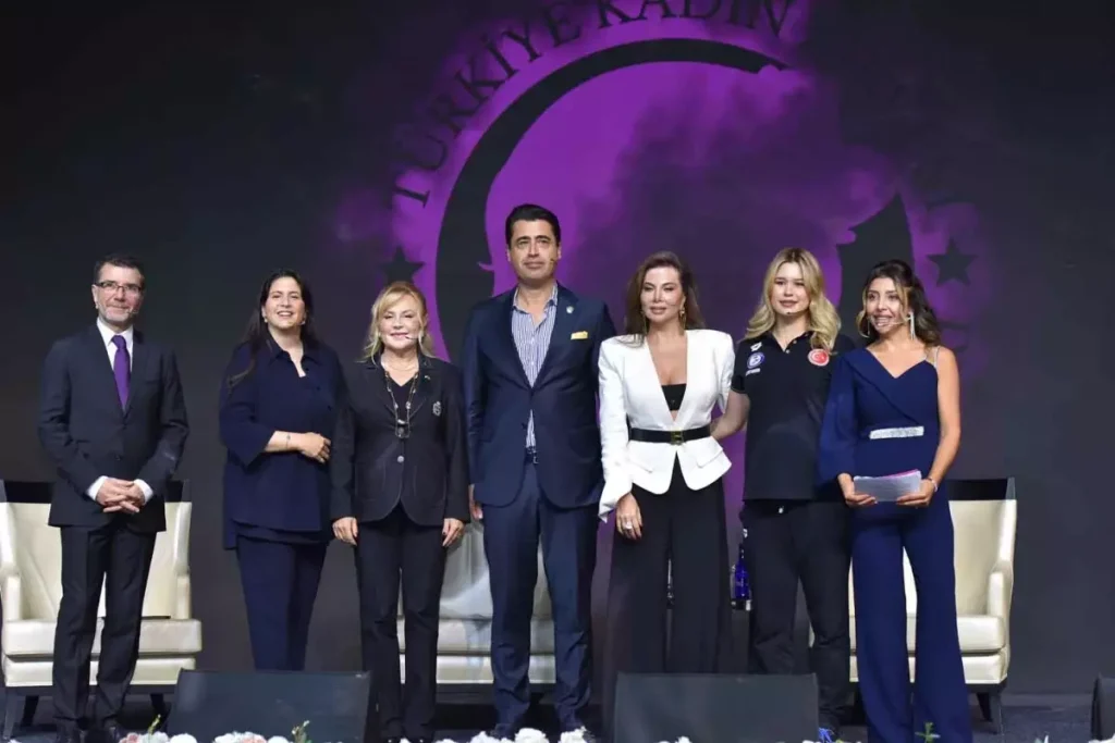 Ilham Veren Kadinlar Zirvesi Nde Haberler Com A 19177717 2968 Amp - Yazar Kadın