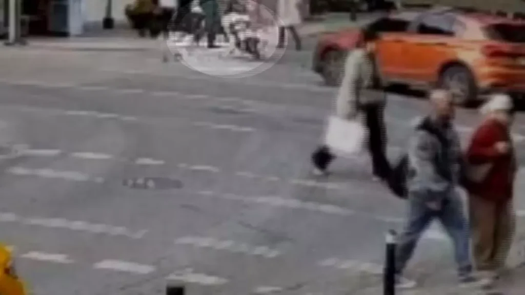 Kadikoy De Oyuncu Irem Helvacioglu Motosiklet 19179555 Amp - Yazar Kadın