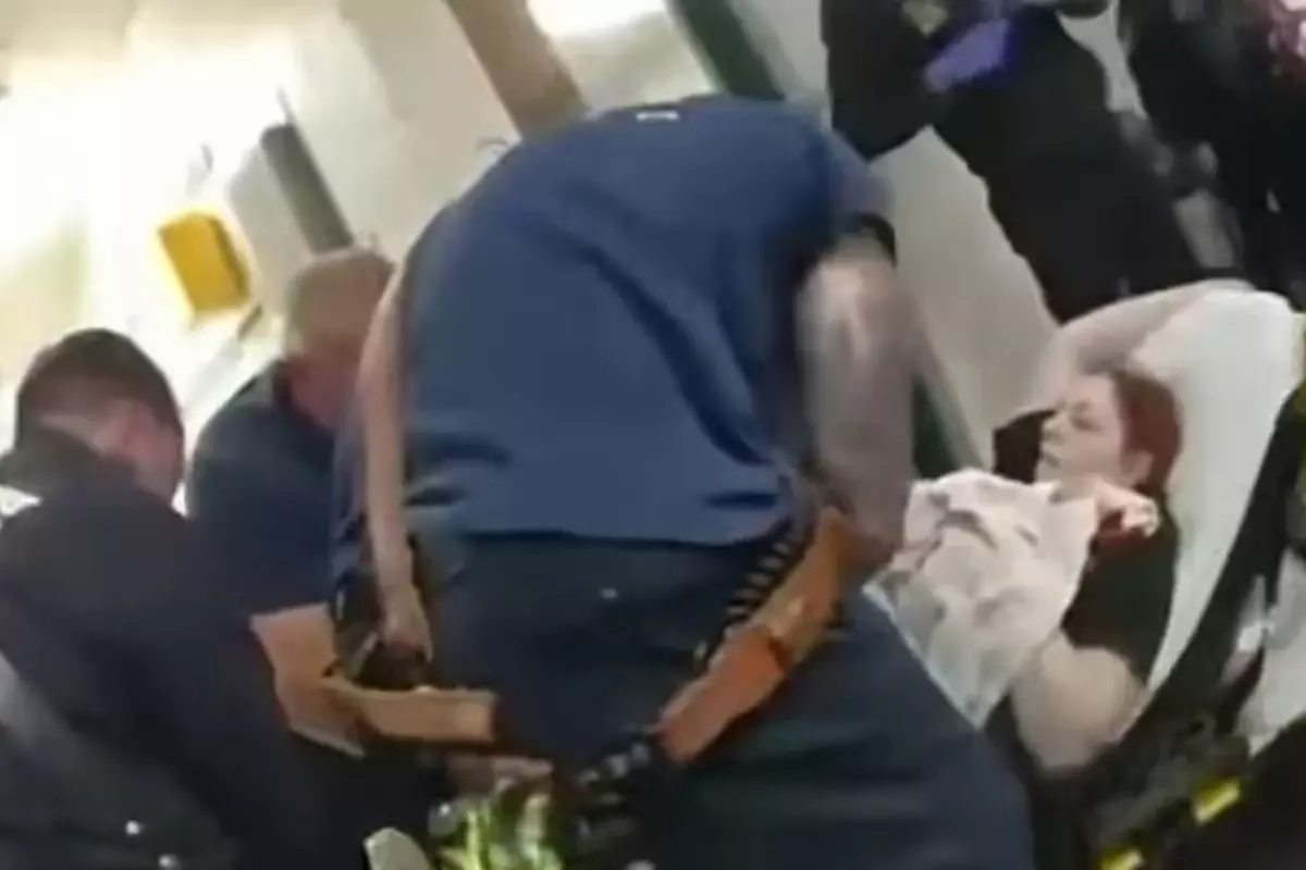 Kadin Ogretmen 6 Yasindaki Ogrencisi Tarafindan 19205598 2788 Amp - Yazar Kadın