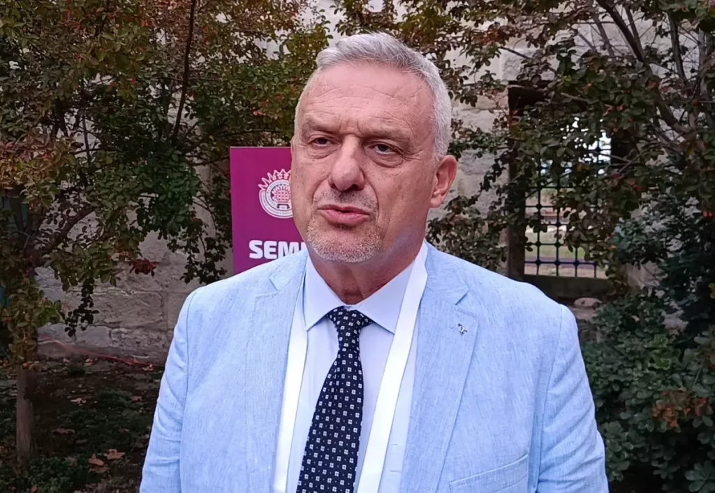 Prof Dr Kavakli Damar Tikanikliginin Buyuk Be 19137672 Amp - Yazar Kadın