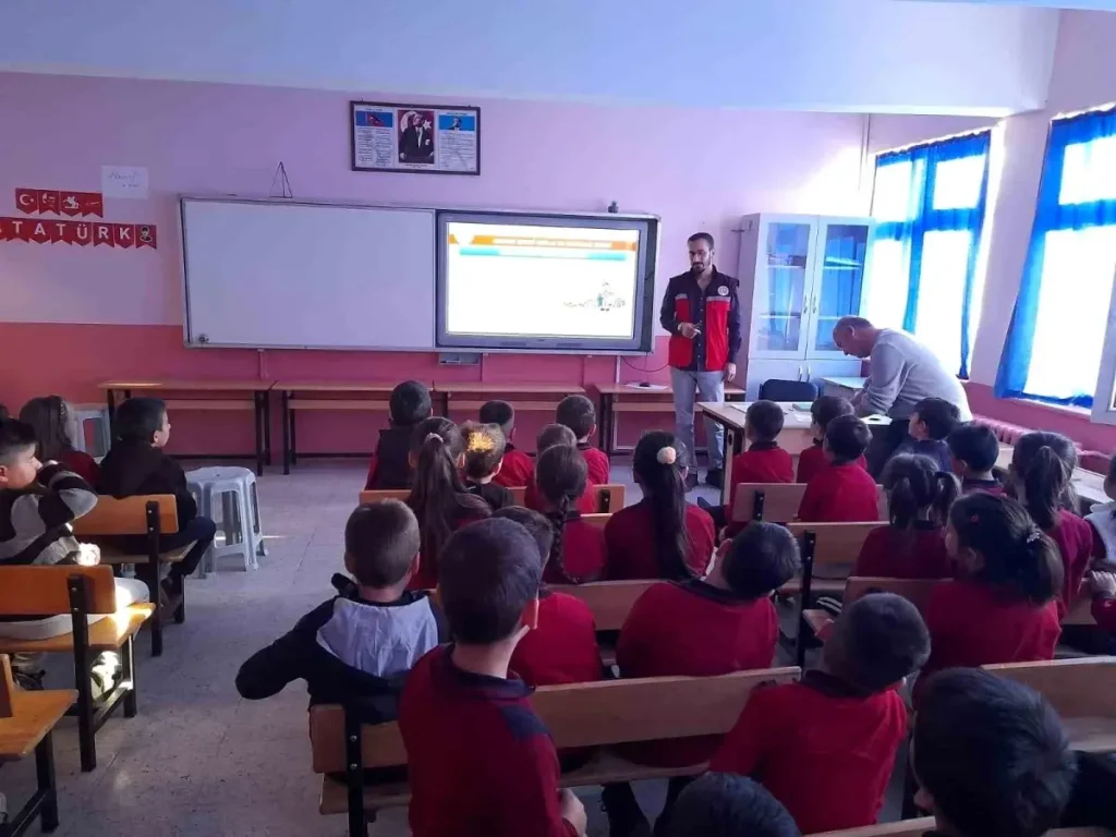 Sandikli Da Ogrenci Ve Velilere Ilk Yardim Eg 19197711 Amp - Yazar Kadın