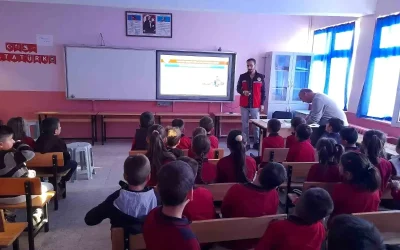 Sandıklı’da Aile Yılı Projesi kapsamında verilen ilkyardım eğitimi.