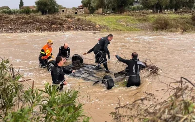 Fırtınalı Selin, Foça’da yaşlı adamı sürükledi