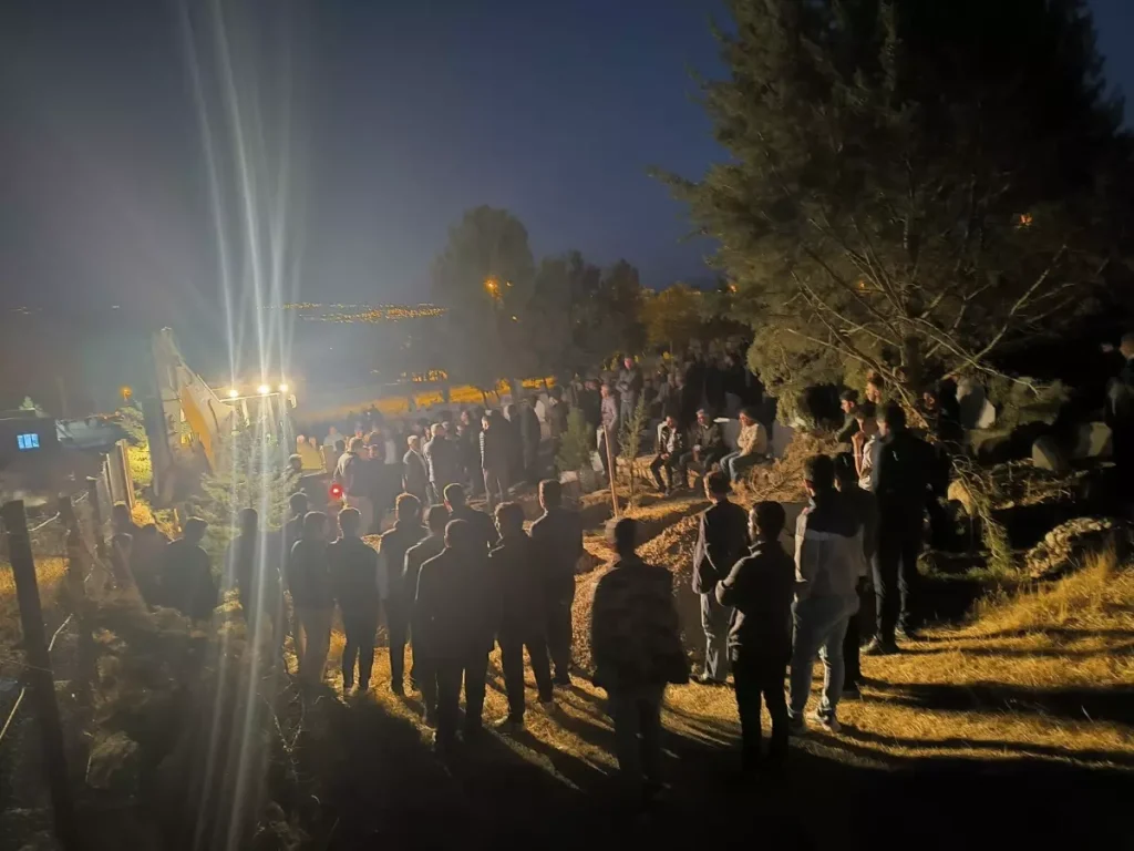 Siirt Te Esi Ile Amcasini Oldurup 3 Akrabasin 19207189 Amp - Yazar Kadın