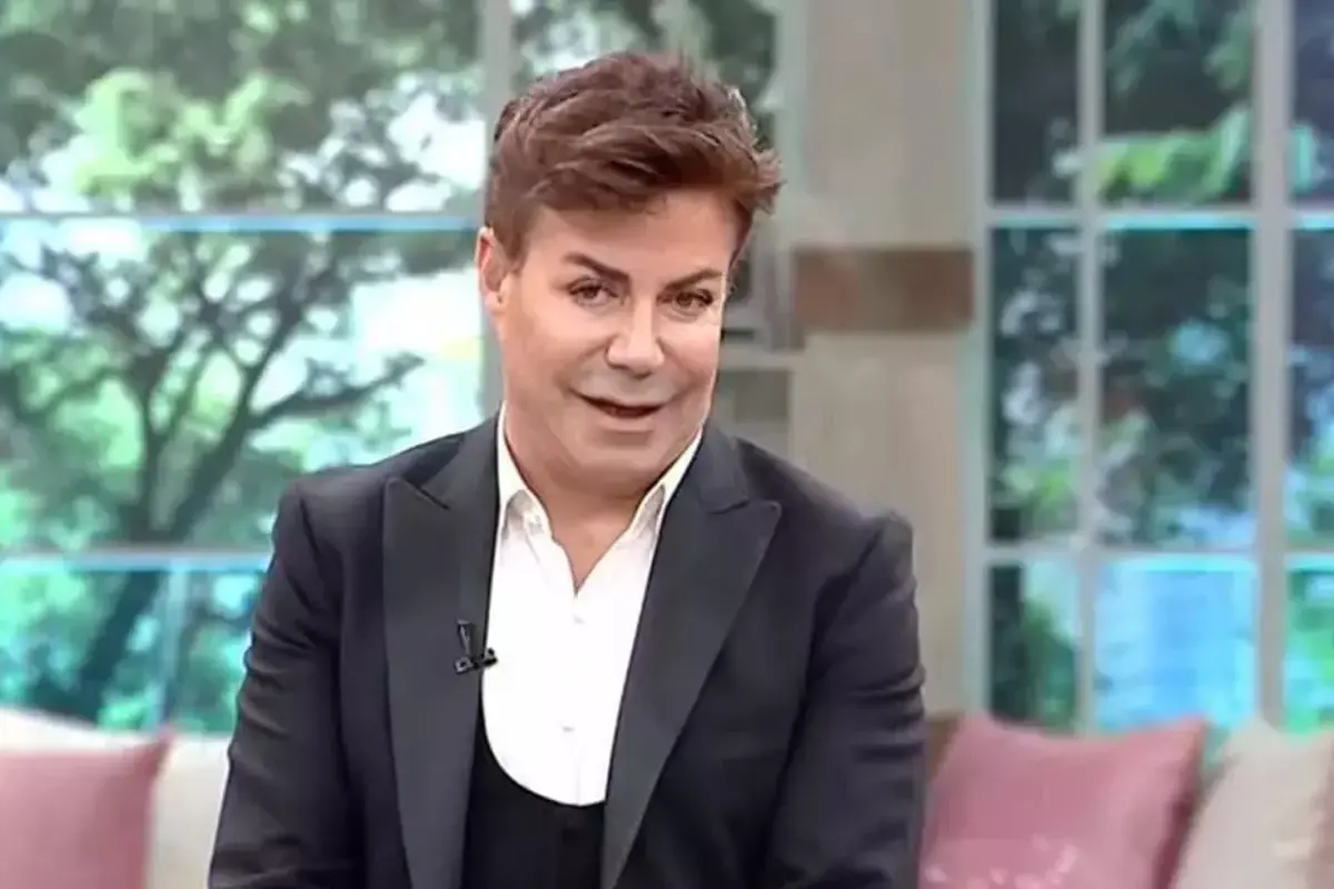 Yogun Bakimda Olan Fatih Urek Entube Edildi 19153541 5511 Amp - Yazar Kadın