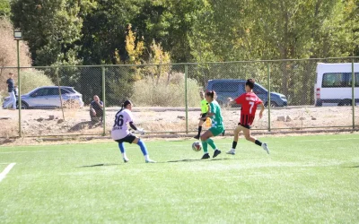 Yüksekova Spor Kadın Futbol Takımı, Çekmeköy Bilgidoğa Spor’u 3-0 mağlup etti.