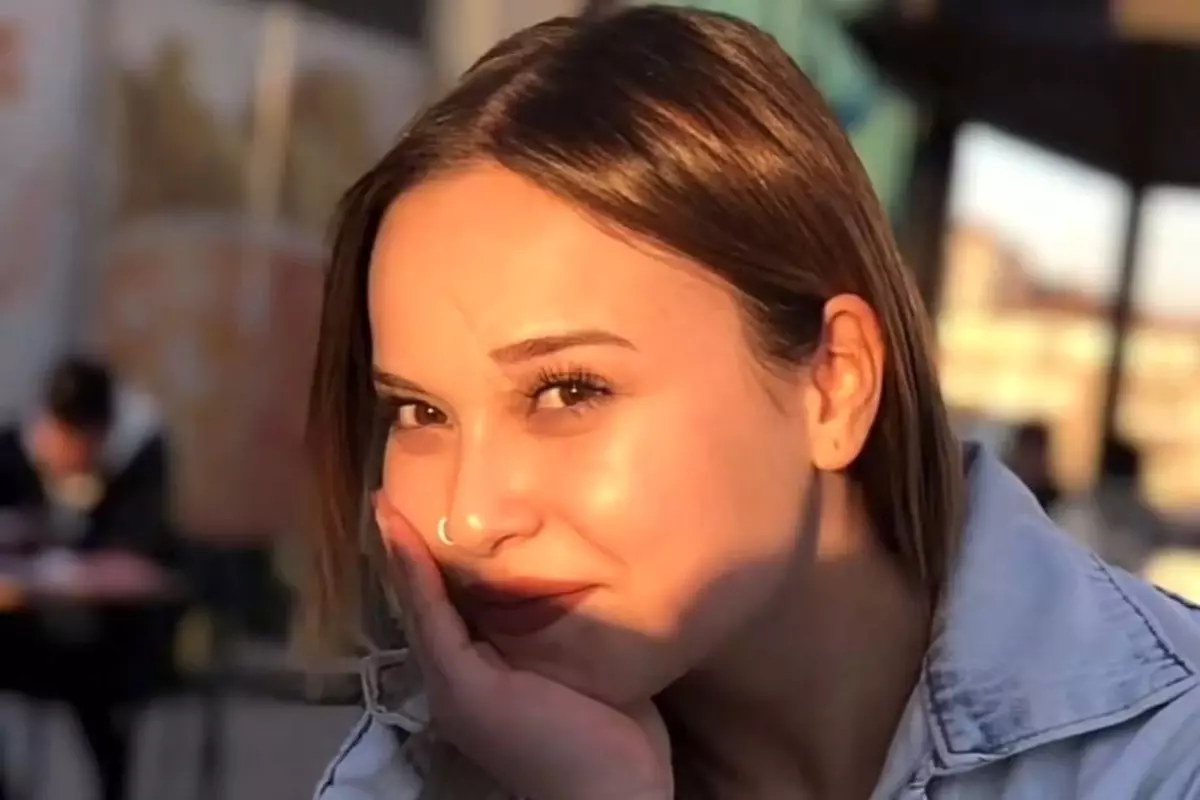 17 Yasinda Hayatini Kaybeden Yagmur Un Durusm 19299297 Amp - Yazar Kadın