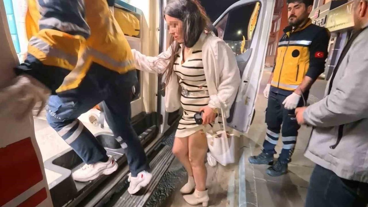 Aksaray'da Kadın, Erkek Arkadaşının Yeni Sevgilisini Bıçakladı - Yazar Kadın