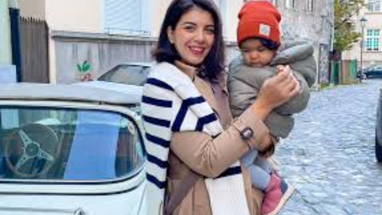 Anne Ve Çocuğunun Yurtdışı Seyahati İnceleniyor - Yazar Kadın