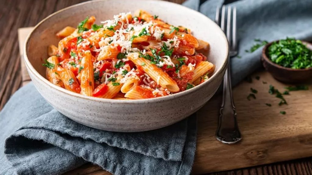 Arabbiata Soslu Makarna Tarifi - Yazar Kadın