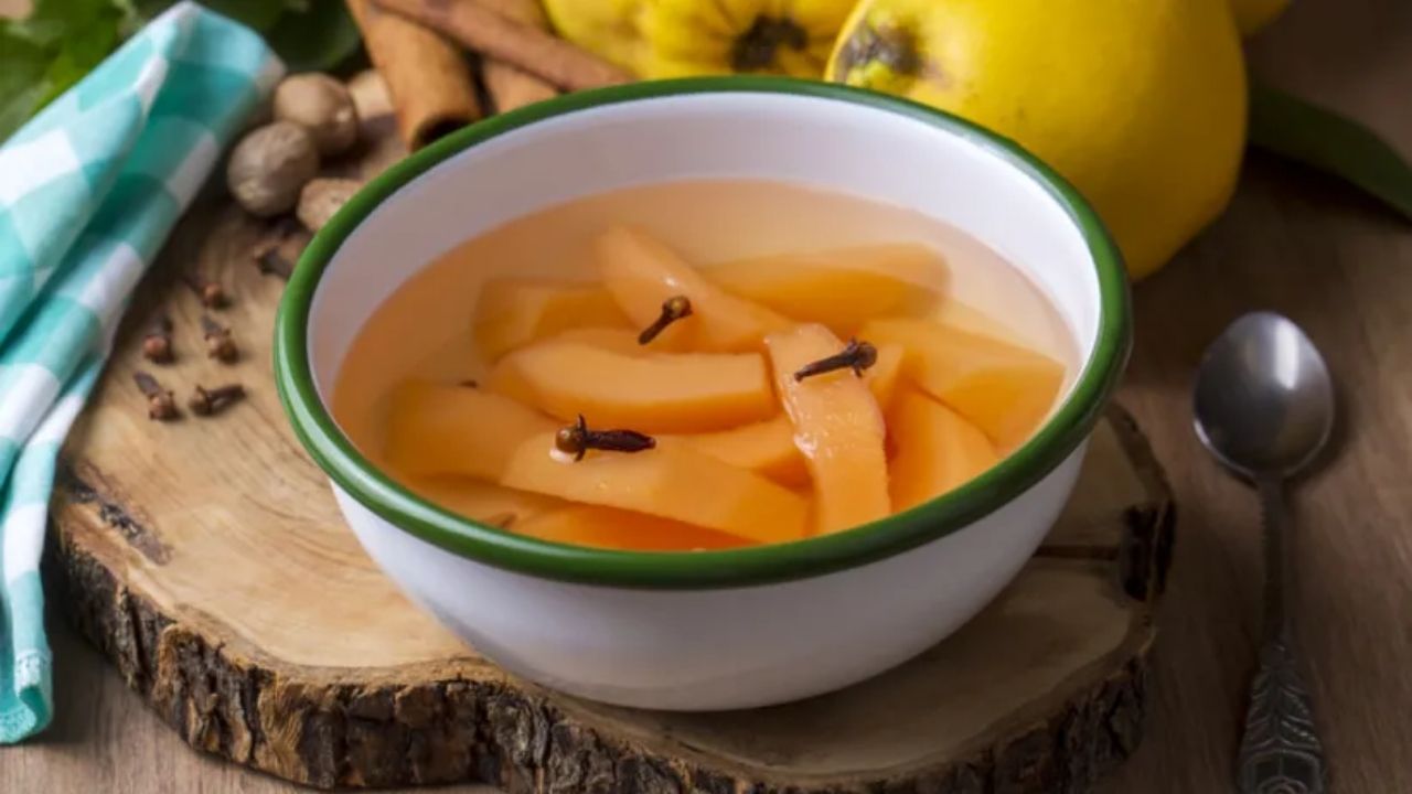 Ayva Kompostosu Kış Sofralarının Şifa Dolu Geleneksel Lezzeti - Yazar Kadın