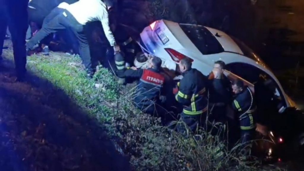 Çanakkale'de Araç Şarampole Uçtu Karı Koca Yaralı - Yazar Kadın