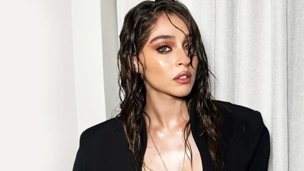 Cemre Baysel, Formula Pilotuyla Baş Başa Yemekte Görüntülendi - Yazar Kadın