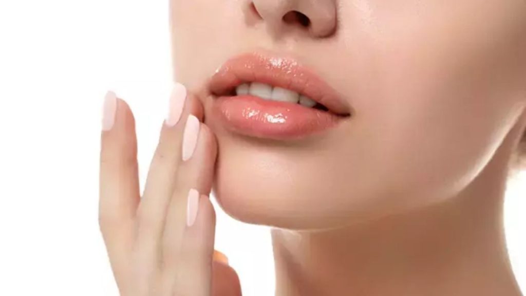 Dudaklar İçin Doğal Dolgunlaştırıcı Tek Damlasıyla Mucize - Yazar Kadın