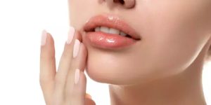 Dudaklar İçin Doğal Dolgunlaştırıcı: Tek Damlasıyla Mucize