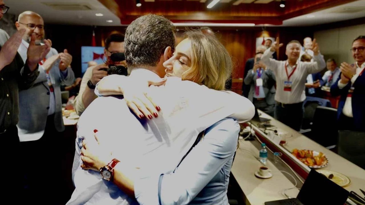 İmamoğlu'ndan Eşi Dilek Kaya'ya Özel Kutlama - Yazar Kadın