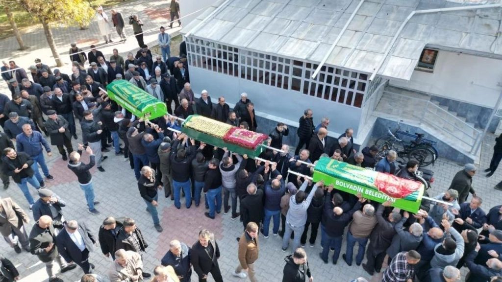 İstanbul'da Zehirlenen Anne Ve Çocukları Toprağa Verildi - Yazar Kadın