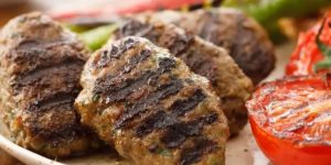 Izgara Köfte Tarifi: Gelenekten Günümüze Uzanan Efsane Lezzet