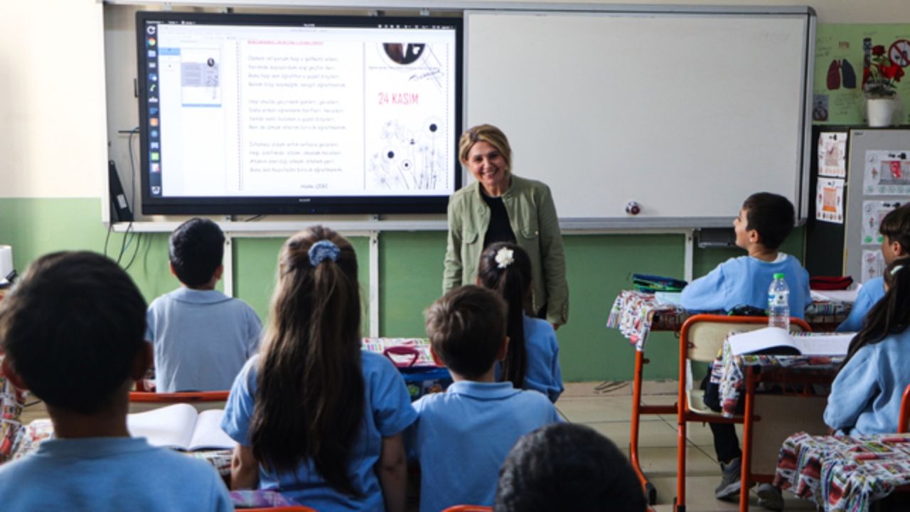 Kader Efil Engelleri Aşan Bir Öğretmenin Hikayesi - Yazar Kadın