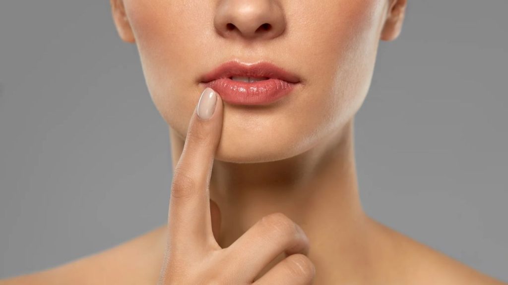 Kadınlarda Dudak Kaldırma Yöntemlerinde Riskler Ve Avantajlar - Yazar Kadın