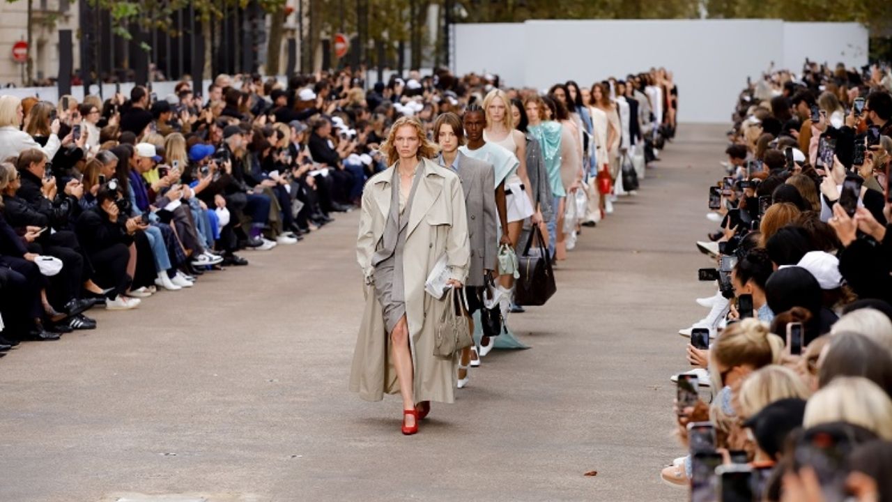 Moda Dünyasında Bu Sezonun Öne Çıkan Trendleri - Yazar Kadın