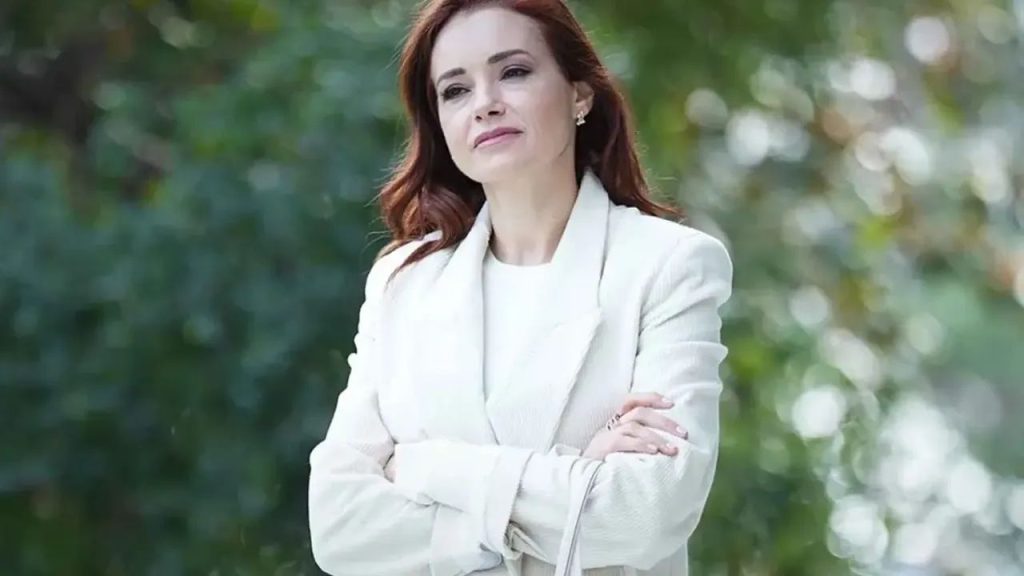 Özgü Namal Ölümden Döndü “10 15 Dakika Nefes Alamadım, Emniyet Kemeri Hayatımızı Kurtardı” - Yazar Kadın